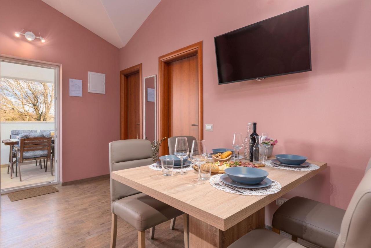 Apartment Karolina 2 Funtana Exterior photo